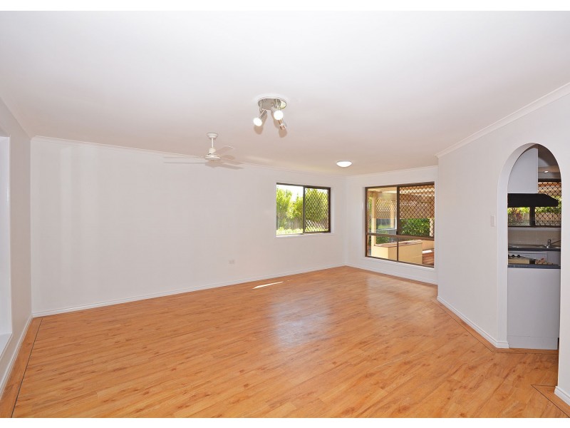 42 Limpus Street, Urangan QLD 4655