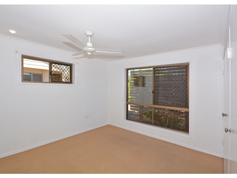 42 Limpus Street, Urangan QLD 4655