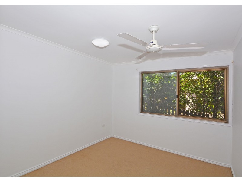 42 Limpus Street, Urangan QLD 4655