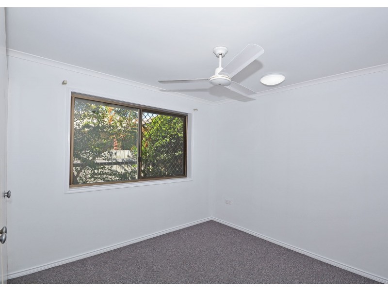 42 Limpus Street, Urangan QLD 4655