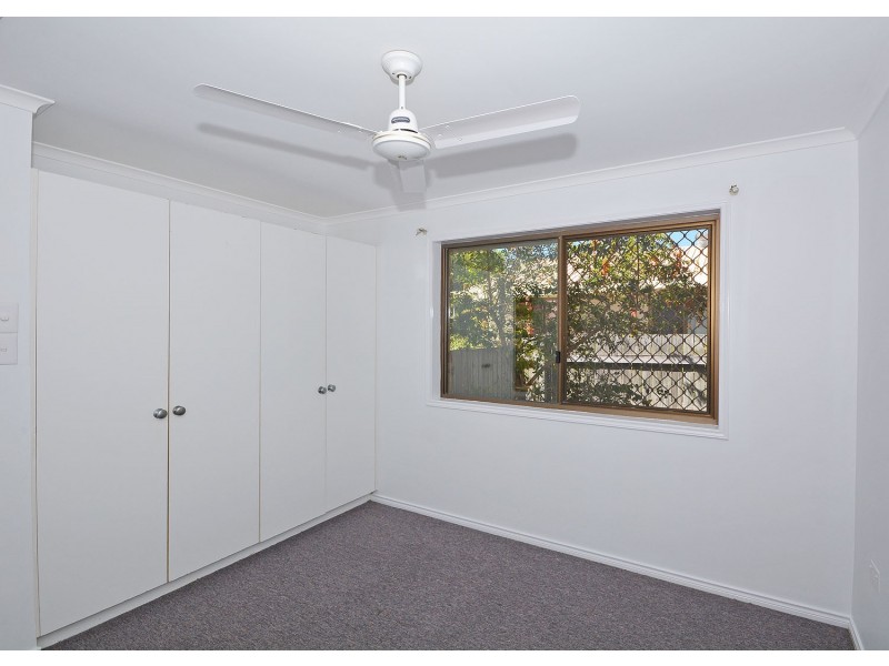 42 Limpus Street, Urangan QLD 4655