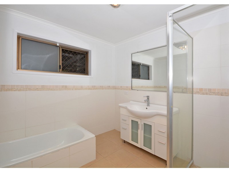 42 Limpus Street, Urangan QLD 4655