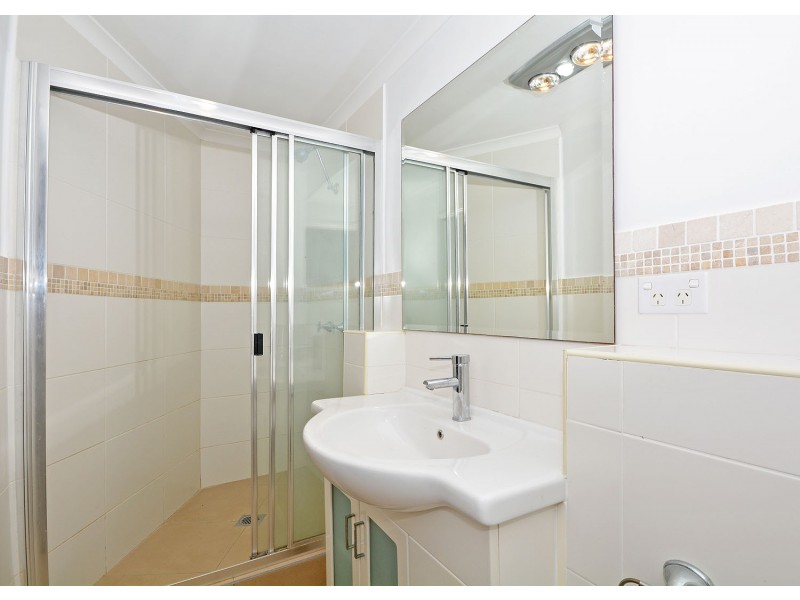 42 Limpus Street, Urangan QLD 4655