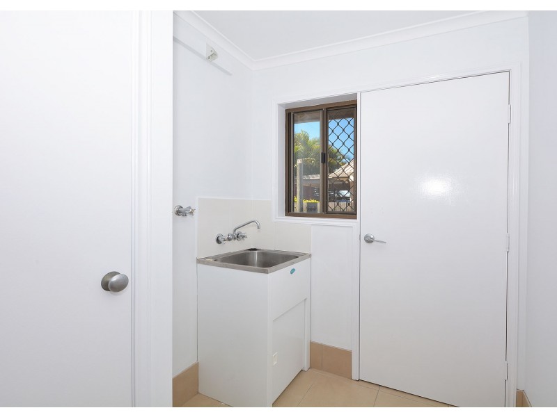 42 Limpus Street, Urangan QLD 4655