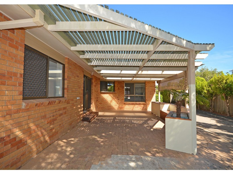 42 Limpus Street, Urangan QLD 4655