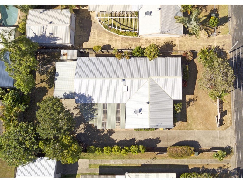 42 Limpus Street, Urangan QLD 4655