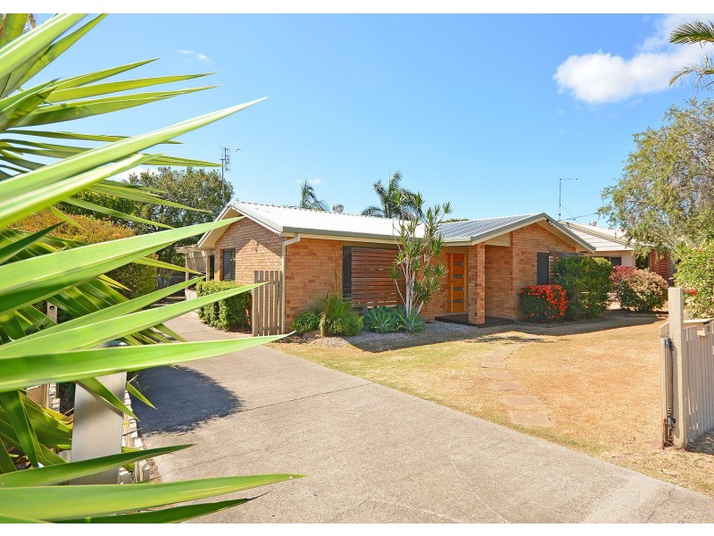 42 Limpus Street, Urangan QLD 4655