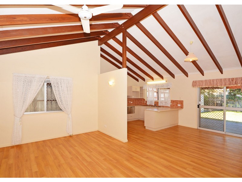 10 Owen Crescent, Urangan QLD 4655
