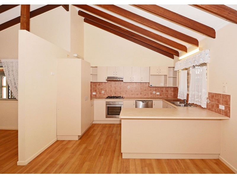 10 Owen Crescent, Urangan QLD 4655