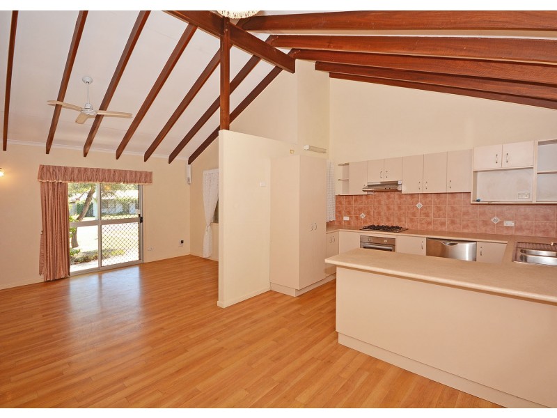 10 Owen Crescent, Urangan QLD 4655