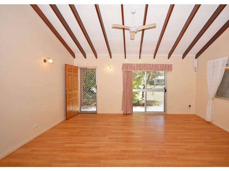 10 Owen Crescent, Urangan QLD 4655