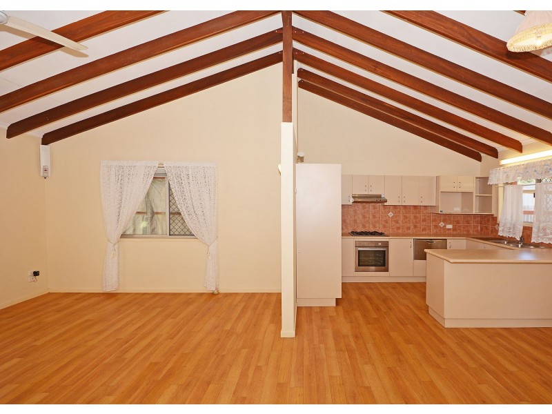 10 Owen Crescent, Urangan QLD 4655