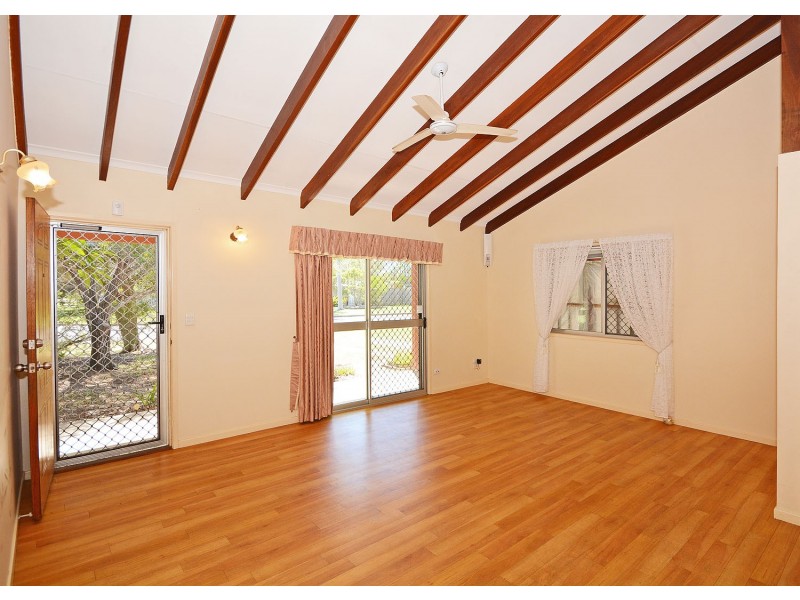10 Owen Crescent, Urangan QLD 4655