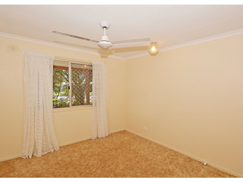 10 Owen Crescent, Urangan QLD 4655