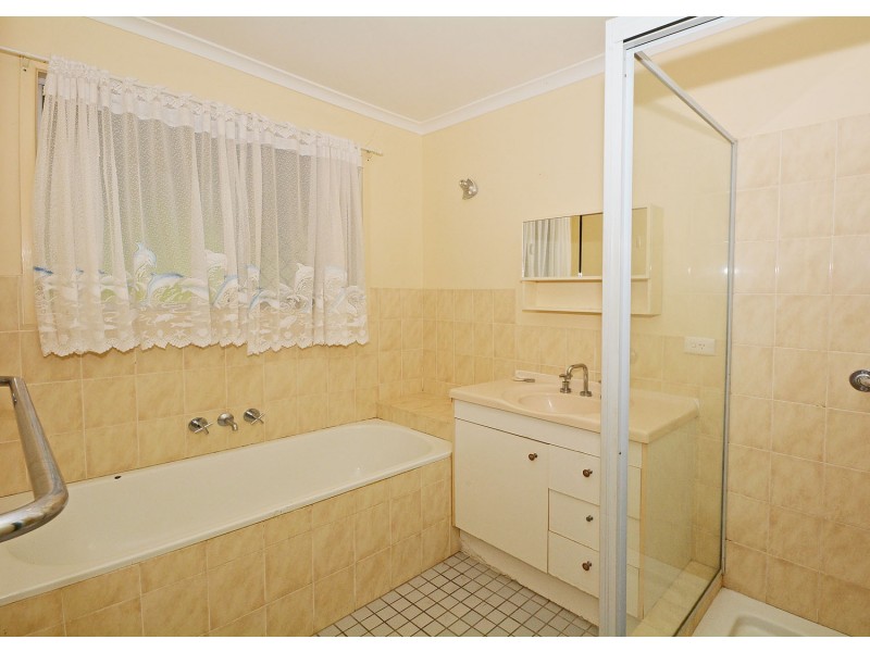 10 Owen Crescent, Urangan QLD 4655