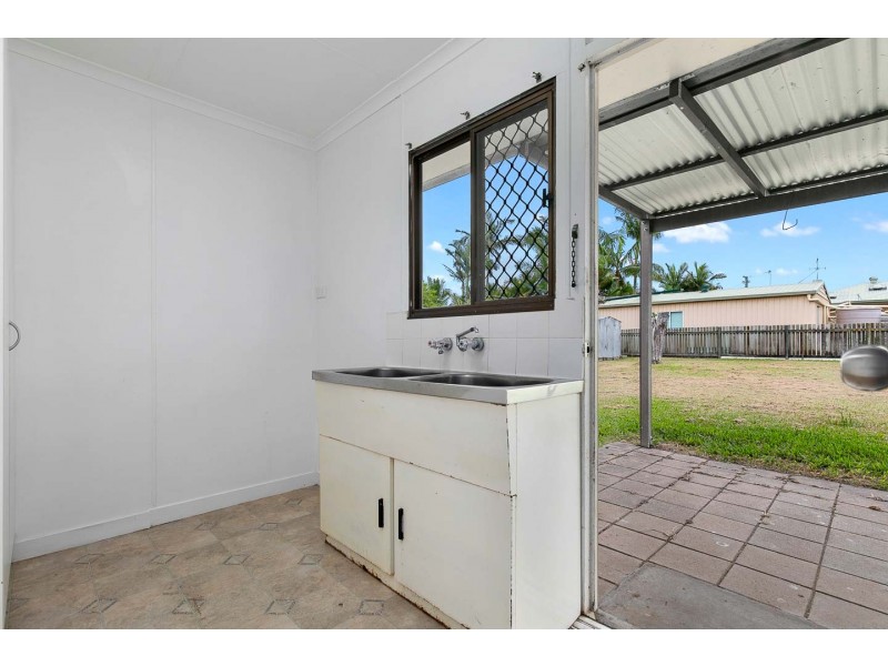 89 Pulgul Street, Urangan QLD 4655