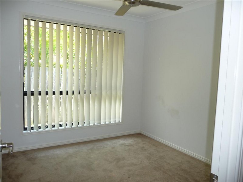 7b Debra Court, Urangan QLD 4655
