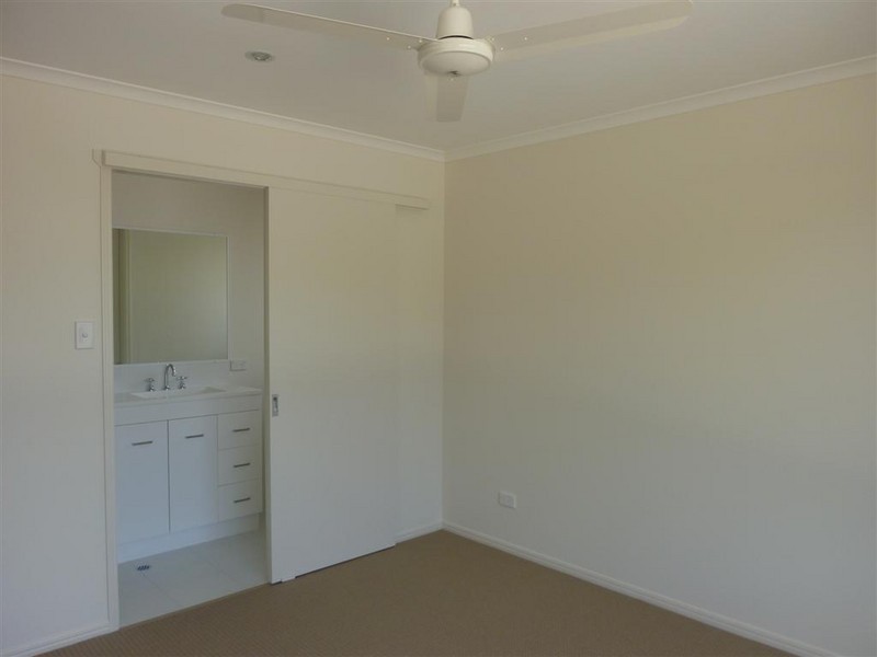 80C CORFIELD, Point Vernon QLD 4655