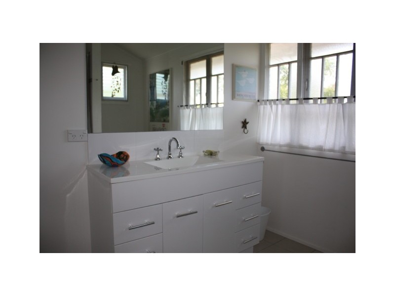 40 Esplanade, Point Vernon QLD 4655