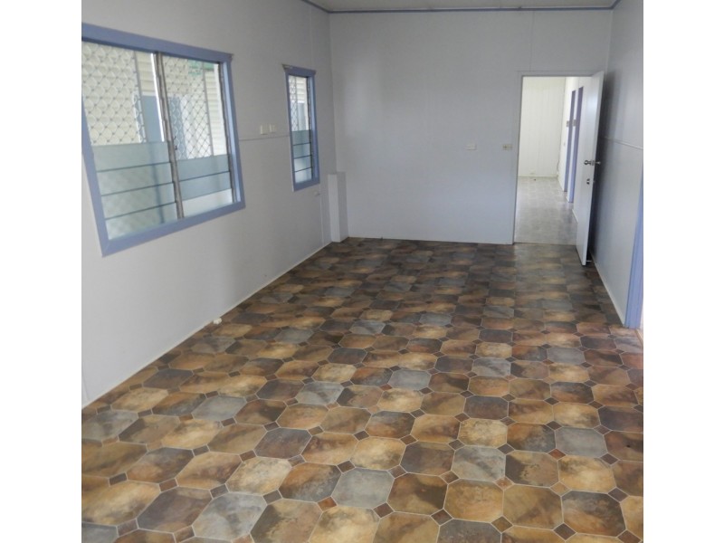 2/444 Esplanade, Torquay QLD 4655