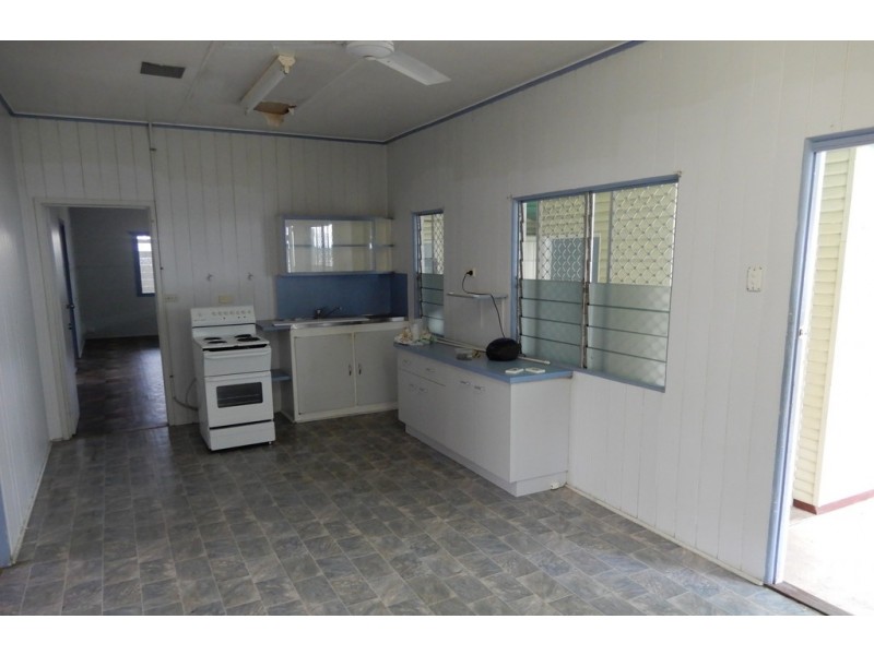 2/444 Esplanade, Torquay QLD 4655