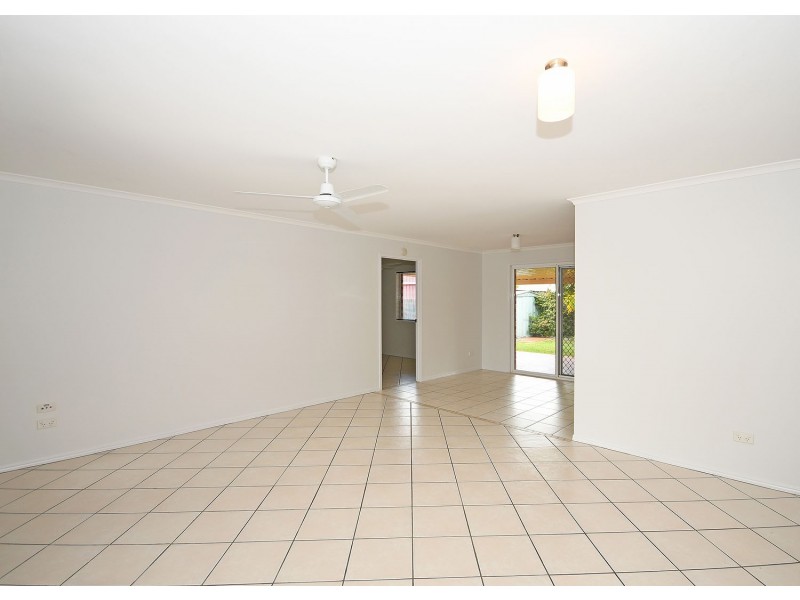 10 Hood Street, Urangan QLD 4655