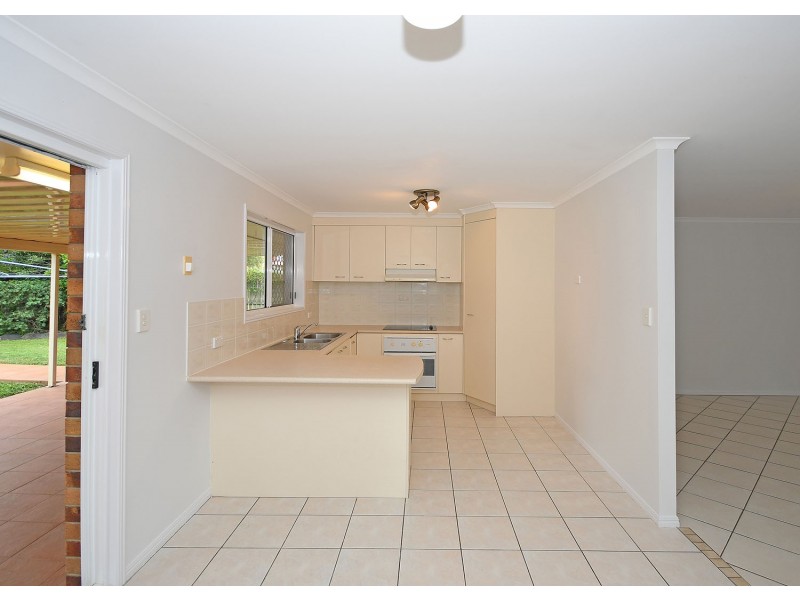 10 Hood Street, Urangan QLD 4655