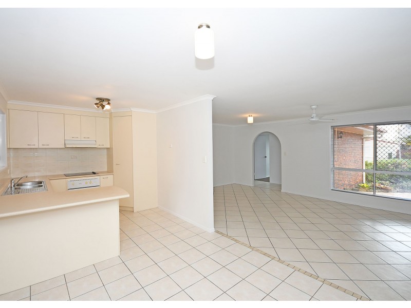 10 Hood Street, Urangan QLD 4655