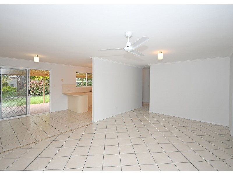 10 Hood Street, Urangan QLD 4655