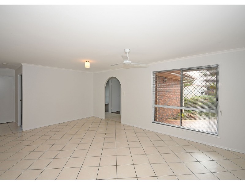 10 Hood Street, Urangan QLD 4655