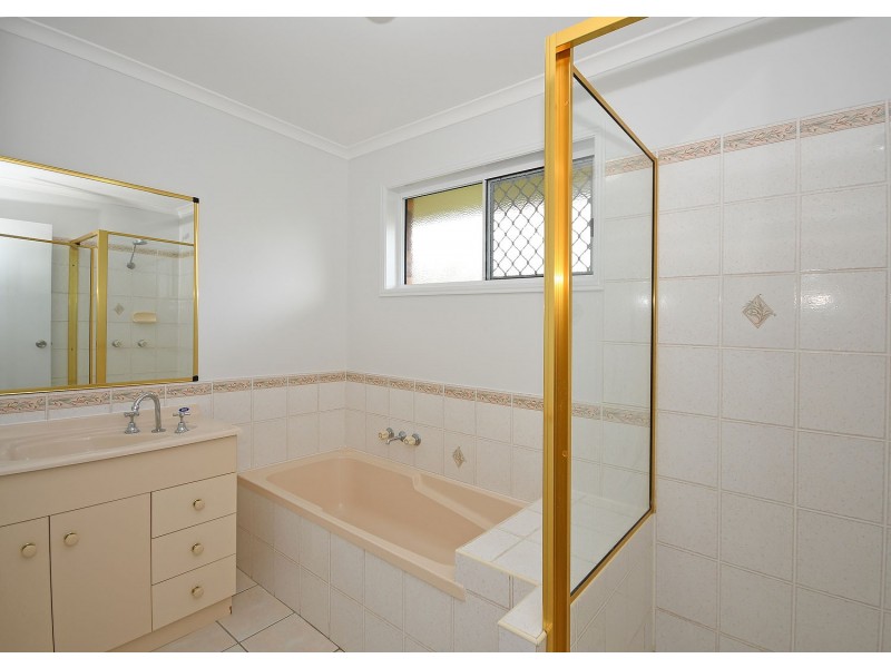 10 Hood Street, Urangan QLD 4655