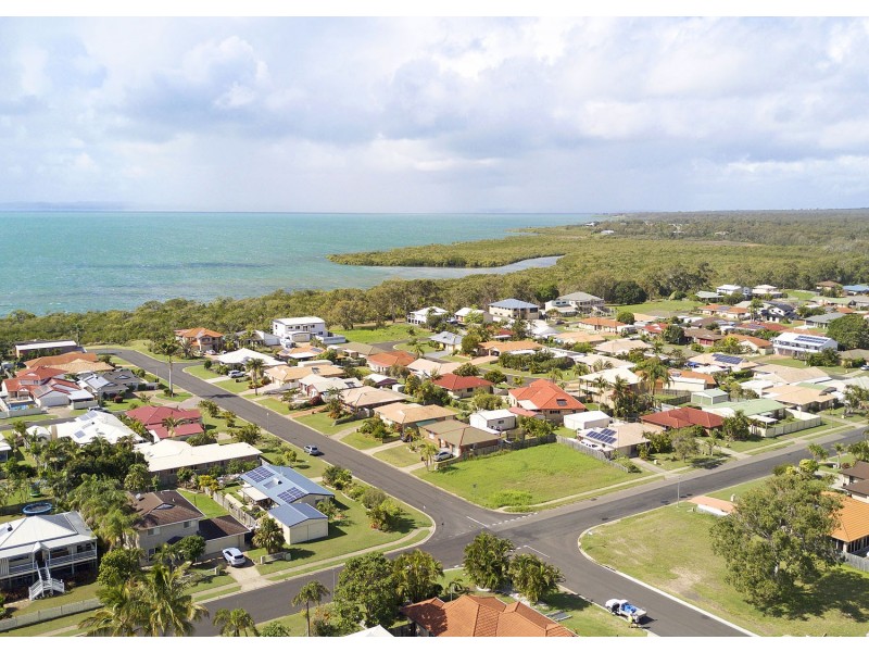 10 Hood Street, Urangan QLD 4655