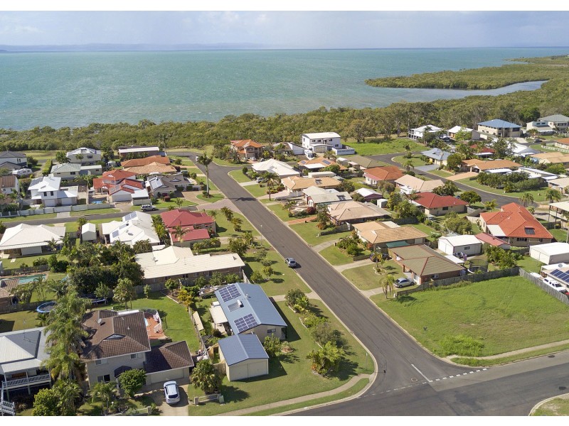 10 Hood Street, Urangan QLD 4655