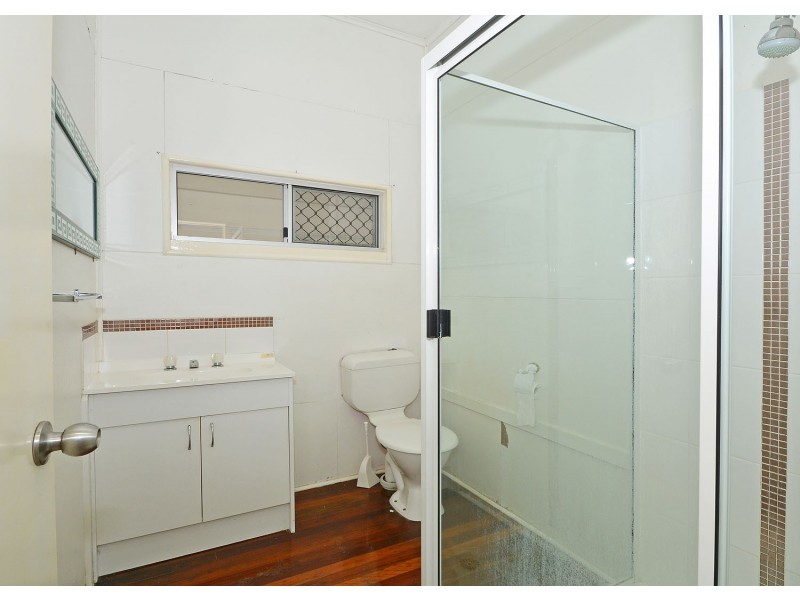 4 King Street, Urangan QLD 4655