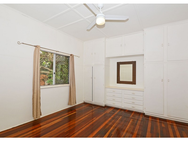 4 King Street, Urangan QLD 4655