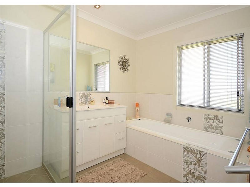 22 Sandy View Drive, Nikenbah QLD 4655