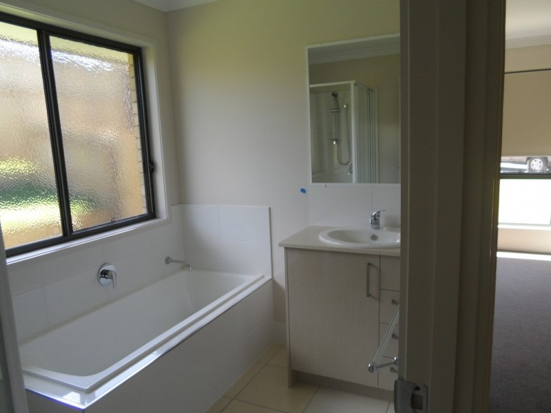 10 Parame Crt, Nikenbah QLD 4655