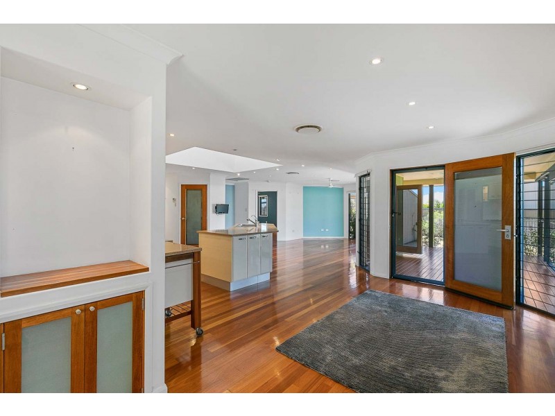 1 Krista Court, Burrum Heads QLD 4659