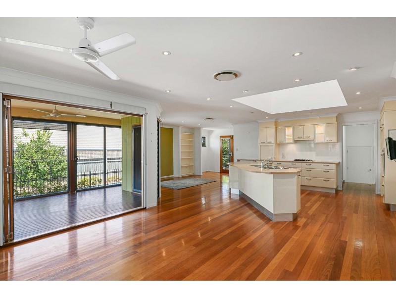 1 Krista Court, Burrum Heads QLD 4659