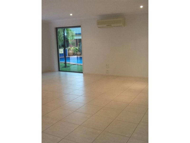 46 Alexander St, Urangan QLD 4655
