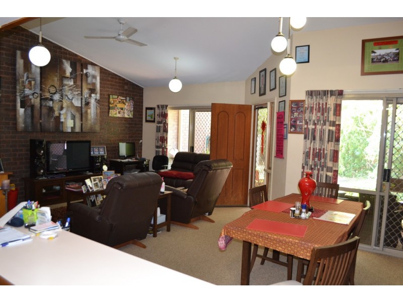 2/123 Freshwater St, Torquay QLD 4655