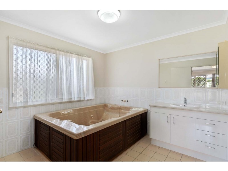 1 Simpson Street, Burrum Heads QLD 4659