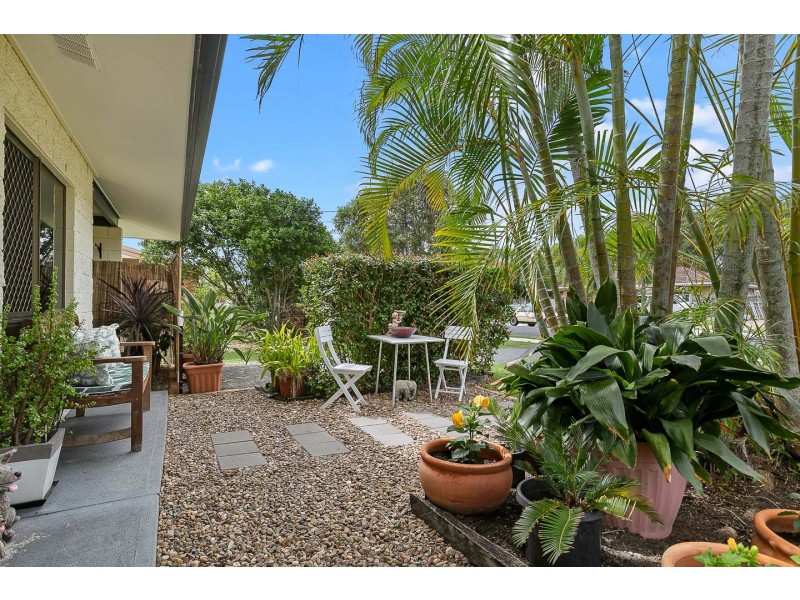 12 Vanda Street, Urangan QLD 4655