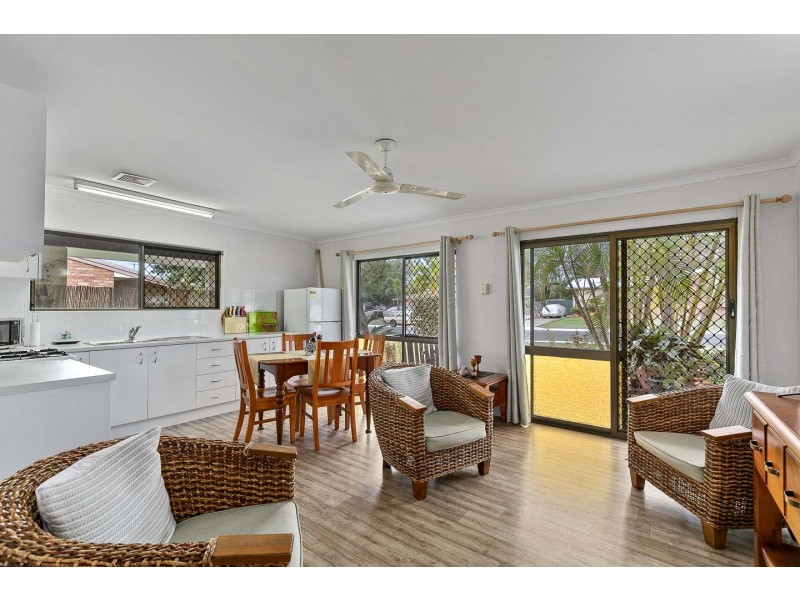 12 Vanda Street, Urangan QLD 4655