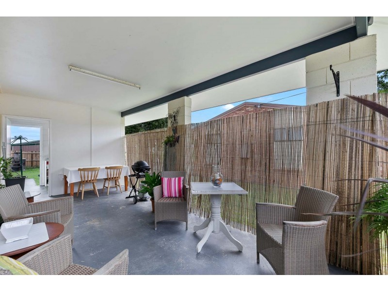 12 Vanda Street, Urangan QLD 4655