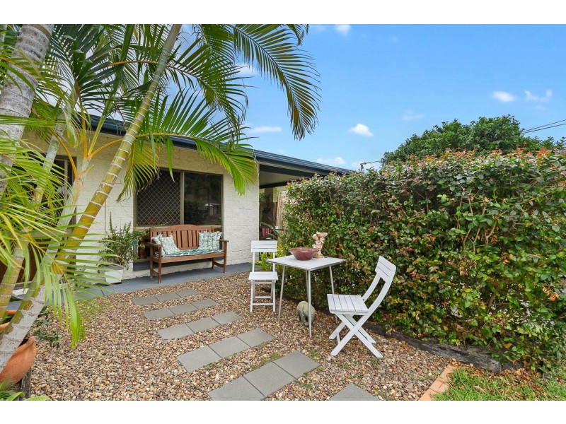 12 Vanda Street, Urangan QLD 4655