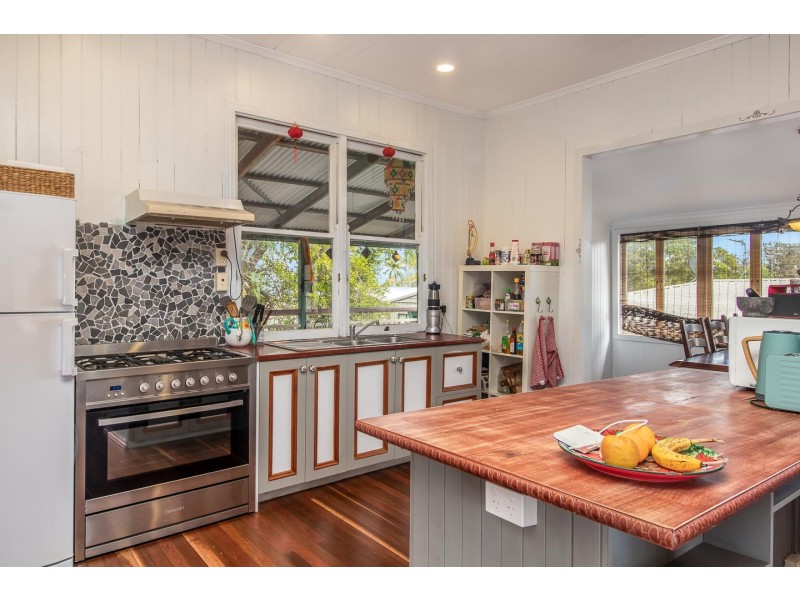 99 Long Street, Point Vernon QLD 4655