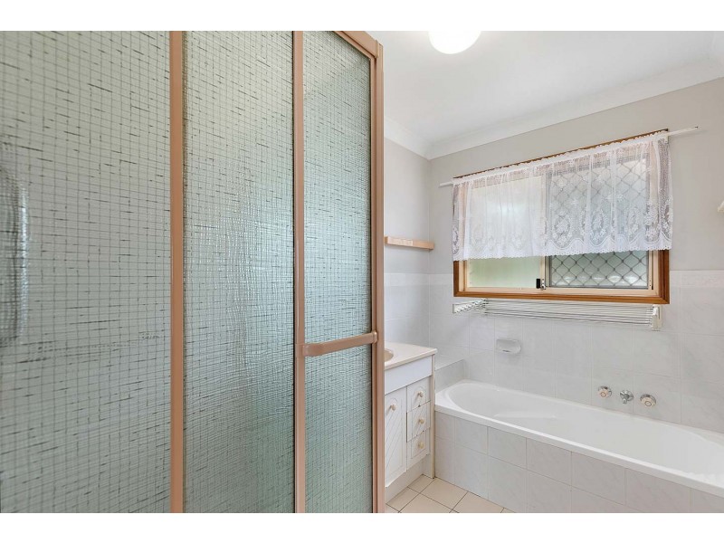 9 Diamond Court, Point Vernon QLD 4655