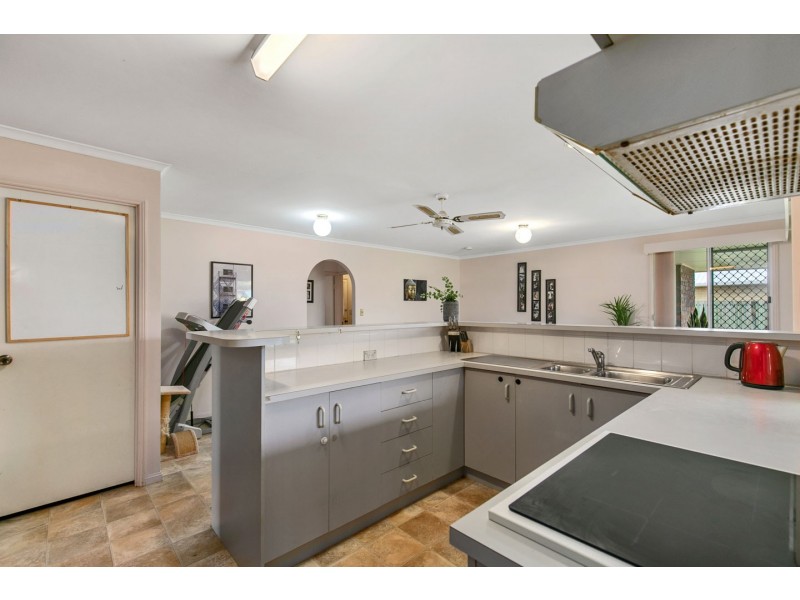 3 Phoenix Court, Kawungan QLD 4655