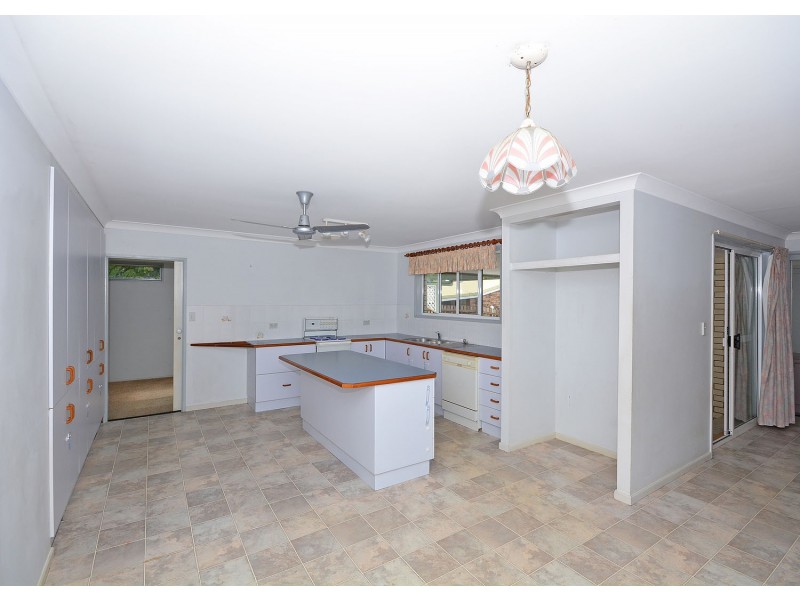 4 Diana Place, Urangan QLD 4655